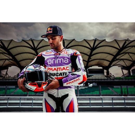 PRILBA SUPERTECH R10 TEAM, ALPINESTARS (MATNÝ KARBON/ČERVENÁ FLUO/MODRÁ/BÍLÁ) 2026