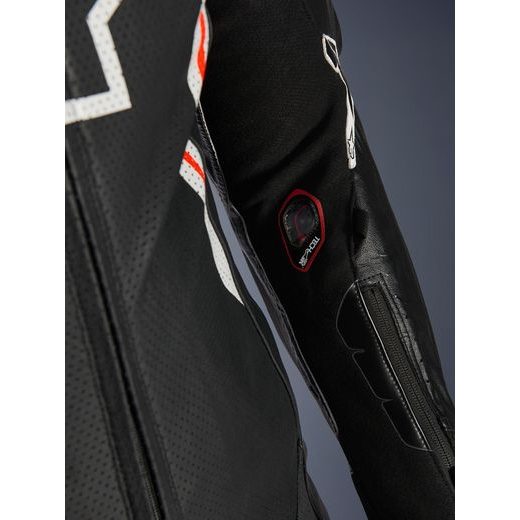 JEDNODIELNA KOMBINÉZA GP TECH V5, ALPINESTARS (ČERNÁ/BÍLÁ/ČERVENÁ FLUO) 2026