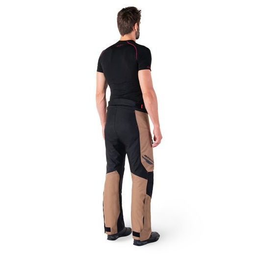 NOHAVICE ST-1 WATERPROOF, ALPINESTARS (TMAVÁ KHAKI/PÍSKOVÁ/ČERNÁ/ČERVENÁ FLUO) 2026