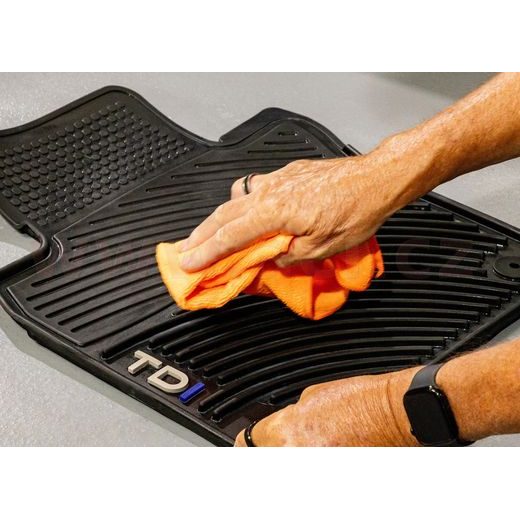 MEGUIAR'S GOLD CLASS LUXURY MATTE OCHRANA INTERIÉROVÝCH PLASTOV A KOŽA, MATNÝ VZHĽAD 473 ML