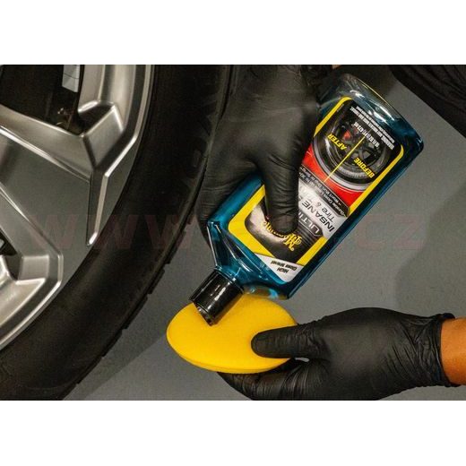 MEGUIAR'S ULTIMATE INSANE SHINE TIRE &AMP; TRIM GÉL LESK NA PNEUMATIKY A NELAKOVANÉ PLASTY 473 ML