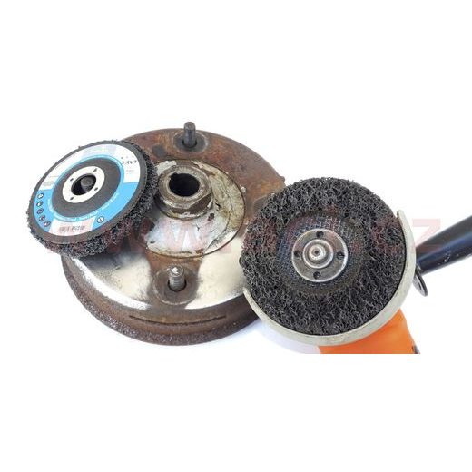 ČISTÍCÍ BRUSNÝ KOTOUČ PORÉZNÍ 115X13 MM DO BRUSKY, LUKAS (NĚMECKO)