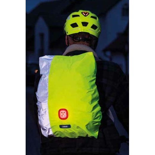NEPREMOKAVÁ PLÁŠTENKA PRE BATOHY S LED SVETLOM, ABUS