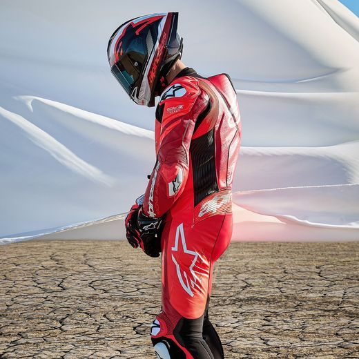 JEDNODIELNA KOMBINÉZA GP PLUS V4 SPRINT, TECH-AIR KOMPATIBILNÝ, ALPINESTARS (ČERVENÁ FLUO/ČERVENÁ/BÍLÁ/ČERNÁ) 2026