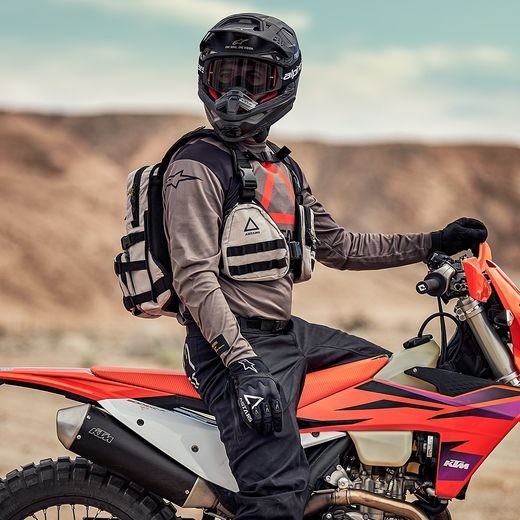 BATOH TECHDURA TACTICAL, ALPINESTARS (ŠEDÁ/ČERNÁ, CELKOVÝ OBJEM AŽ 9 L) 2026