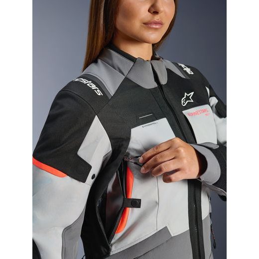 BUNDA STELLA ANDES V4 DRYSTAR, ALPINESTARS, DÁMSKA (TMAVO ŠEDÁ/SVĚTLE ŠEDÁ/ČERNÁ/ČERVENÁ) 2026