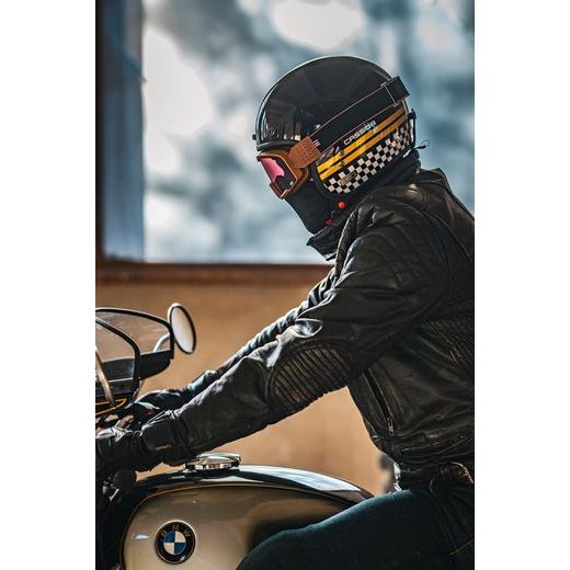 PRILBA ESO FORTY NINE, CASSIDA (ČIERNA PERLEŤ/ZLATÁ/ŠEDÁ) 2026