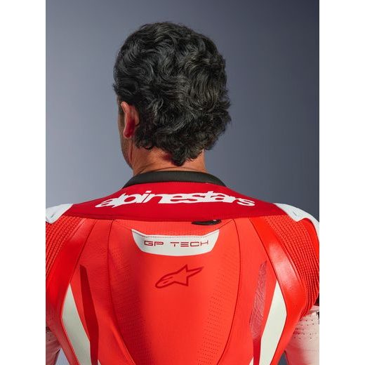 JEDNODIELNA KOMBINÉZA GP TECH V5, ALPINESTARS (ČERVENÁ FLUO/ČERVENÁ/BÍLÁ) 2026