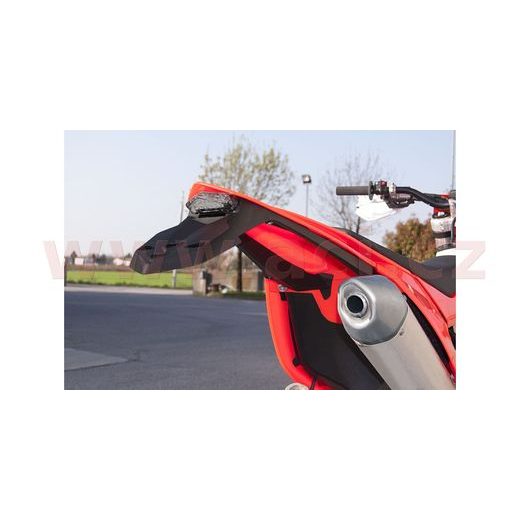 LED SVETLO ZADNÉ KTM VRÁTANE DRŽIAKU RZ (60°), RTECH (ČIERNE)