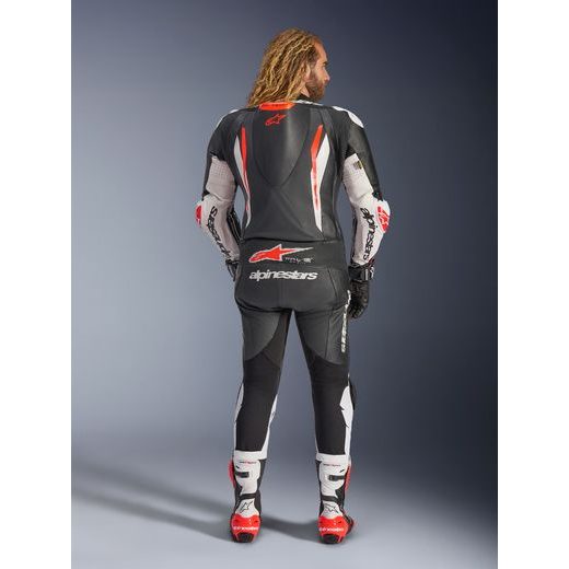 JEDNODIELNA KOMBINÉZA GP TECH V5, ALPINESTARS (ČERNÁ/BÍLÁ/ČERVENÁ FLUO) 2026
