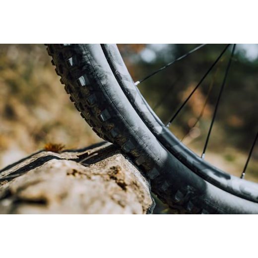 TECHNOMOUSSE BEZDUŠOVÝ BLUE VERTIGO XC 29 (ŠÍŘKA 2,1 - 2,4), ATHENA