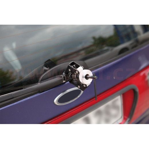 STAHOVÁK NA RAMÍNKA STĚRAČŮ A BATERIOVÉ SVORKY