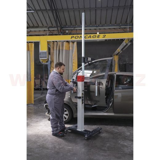 POMOCNÝ ZVEDÁK PRO MONTÁŽ A DEMONTÁŽ DVEŘÍ