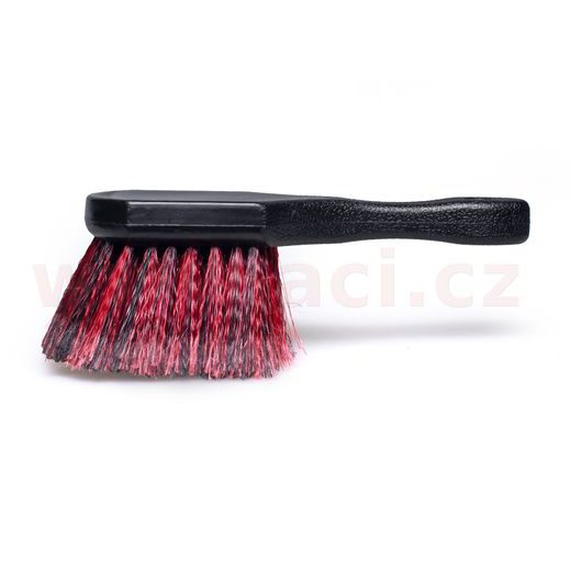 KARTÁČ NA ČIŠTĚNÍ SILNĚ ZNEČIŠTĚNÝCH ČÁSTÍ AUTA