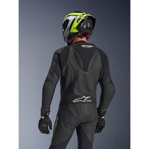 JEDNODIELNA KOMBINÉZA GP FORCE V2, ALPINESTARS (ČERNÁ/BÍLÁ) 2026