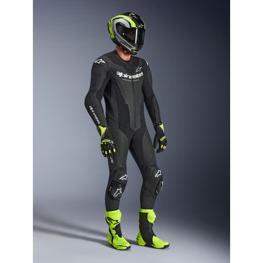 JEDNODIELNA KOMBINÉZA GP FORCE V2, ALPINESTARS (ČERNÁ/BÍLÁ) 2026