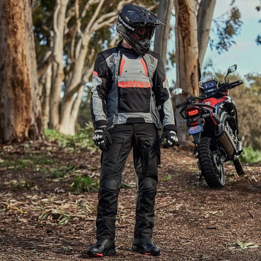 BUNDA HALO DRYSTAR, ALPINESTARS (SVETLE ŠEDÁ/TMAVĚ ŠEDÁ/ČERNÁ/ČERVENÁ FLUO) 2026