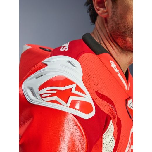JEDNODIELNA KOMBINÉZA GP TECH V5, ALPINESTARS (ČERVENÁ FLUO/ČERVENÁ/BÍLÁ) 2026