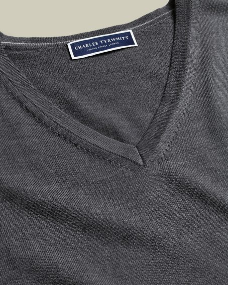 Charles Tyrwhitt Pure Merino V-Neck Jumper — Grey