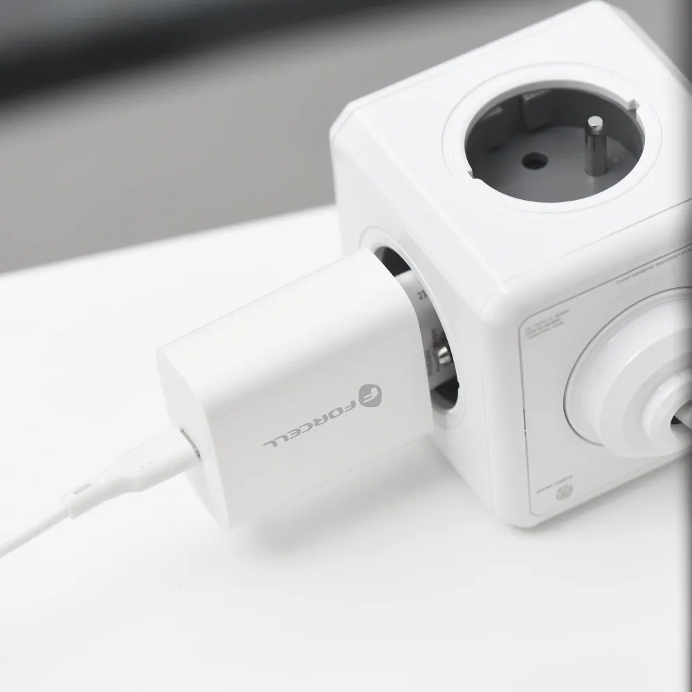 Forcell Punjač S USB-C Konektorom I Lightning Kabelom, 3 A, 20 W S PD I QC 4.0 Funkcijom Punjenja, 1,2 M