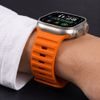 Tech-Protect Silicone Line rem til Apple Watch 8 / 9 / 10 / 11 / 12 / SE / Ultra (44 / 45 / 46 / 49 mm) - Orange