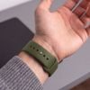 Tech-Protect Silicone rihm Apple Watch 8 / 9 / 10 / 11 / 12 / SE / Ultra (44 / 45 / 46 / 49 mm) – oliivroheline