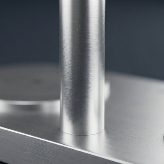 Qi2.2 MagSafe Nabíjecí stanice 5v1 s aktivním chlazením, 25 W a 360° rotací pro iPhone, Apple Watch, AirPods, Android, stříbrná