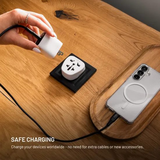 Adattatore da viaggio FIXED EU Adapter 2 per dispositivi UK / US / AUS a prese EU, bianco
