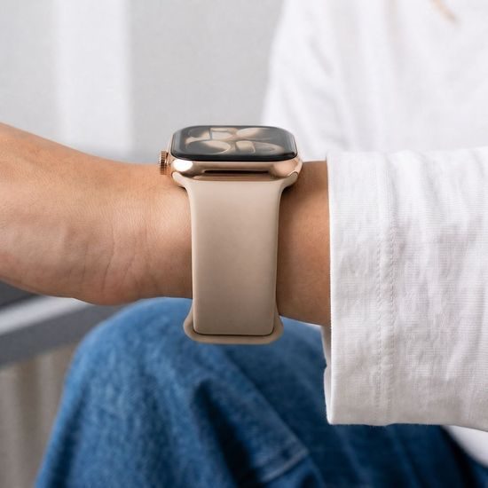 Apple Watch 8 / 9 / 10 / 11 / 12 / SE / Ultra (44 / 45 / 46 / 49 mm) apyrankė – Tech-Protect Silicone silikoninė apyrankė – smėlio