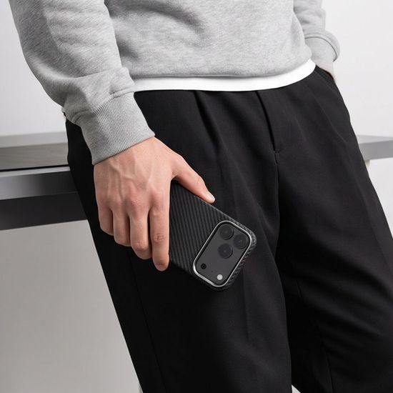 Tech-Protect Ion Carbon MagSafe, iPhone 17 Pro / 18 Pro, černo-stříbrný