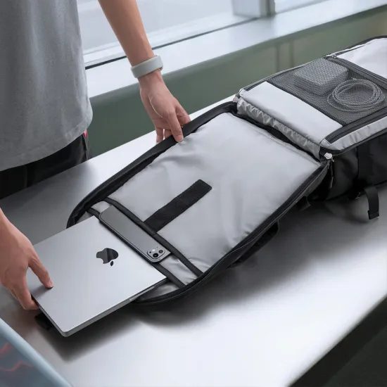 Tech-Protect Defender S70 reisikott sülearvutile 24L 40×30×20 – must