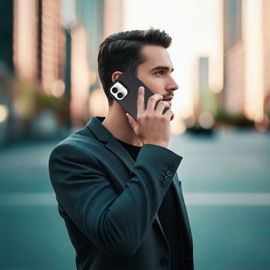 Liavec carbon core, iPhone 17