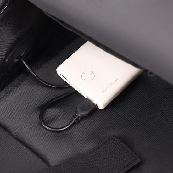 JP Batoh B01, 48*32*16 cm, černý