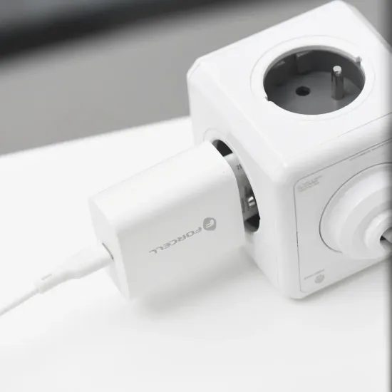 Forcell hálózati töltő USB-C csatlakozóval és Lightning kábellel, 3A, 20W, PD és QC 4.0 töltési funkcióval, 1,2 m