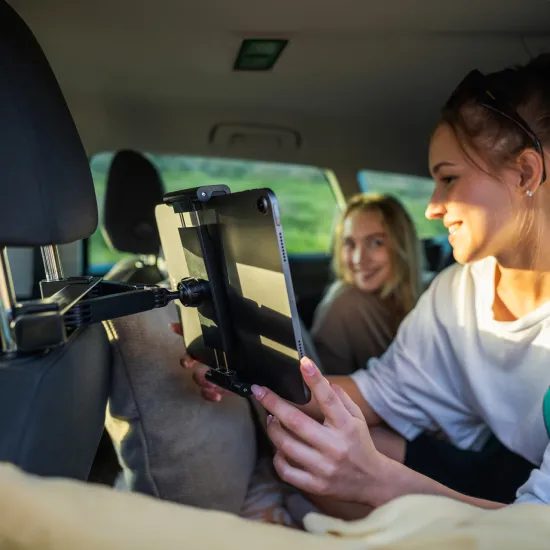 Univerzális tablettartó FIXED Passenger Max fejtámlára rögzítéssel és kihúzható karral, űrszürke