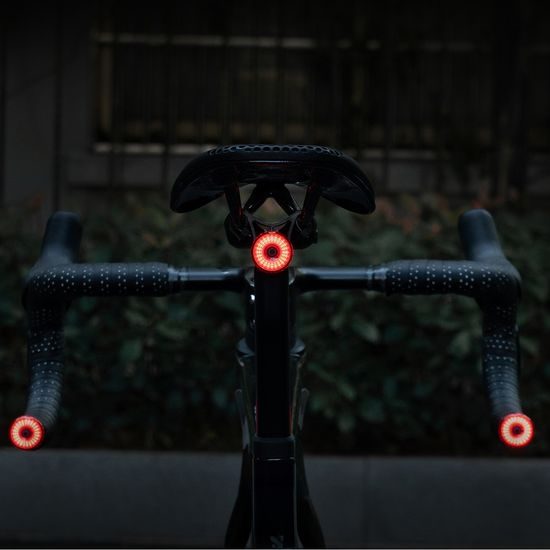 Wozinsky WIS-01 Vodoodporna pametna zadnja luč (2 kosa), črna