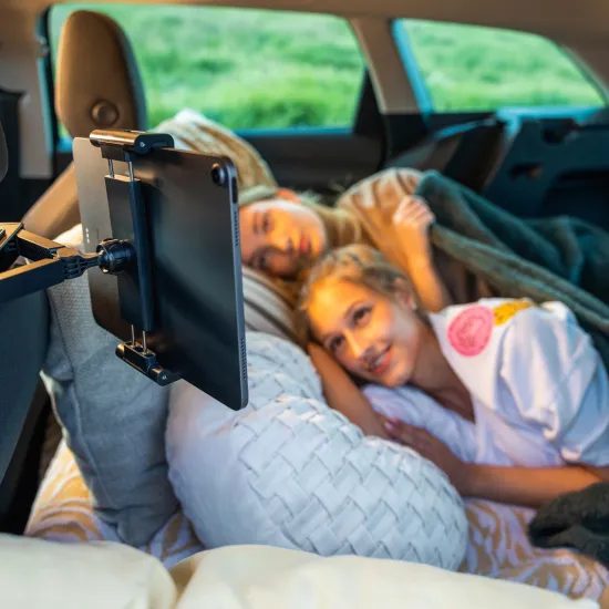 Univerzális tablettartó FIXED Passenger Max fejtámlára rögzítéssel és kihúzható karral, űrszürke
