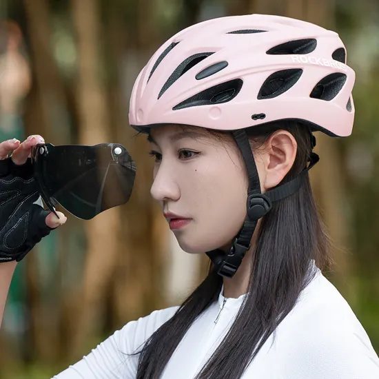 Rockbros Колоездачна каска с козирка, универсална, розова