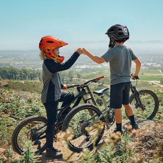Casco da ciclismo per bambini Wozinsky con luce posteriore USB S, rosso