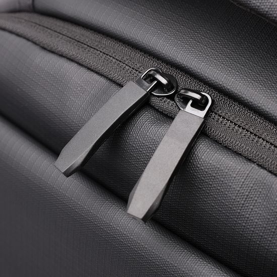 JP Batoh B01, 48*32*16 cm, černý