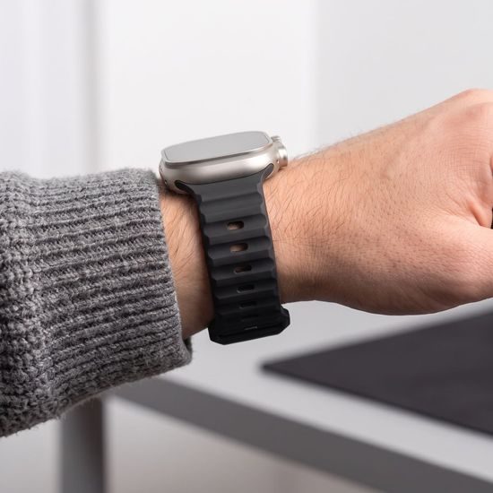 Tech-Protect Silicone Line narukvica, Apple Watch 8 / 9 / 10 / 11 / 12 / SE / Ultra (44 / 45 / 46 / 49 mm), crna