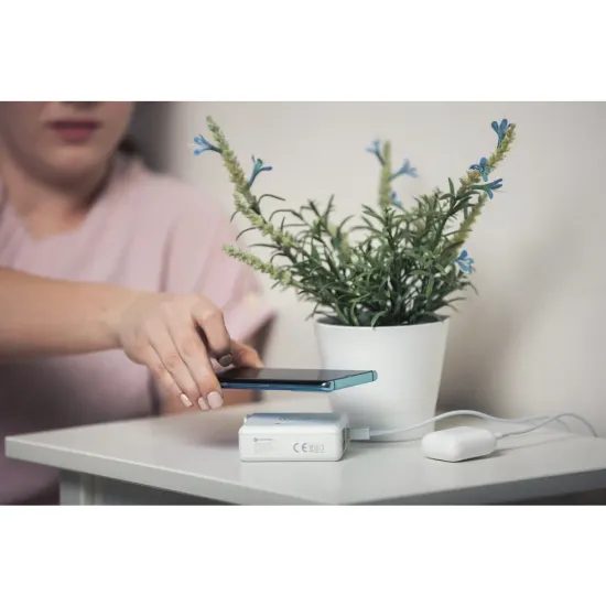 Forcell Πολυλειτουργικός 15W Αντάπτορας 4σε1 με Θύρες USB / USB-C, Power Bank 8000mAh και Ασύρματη Φόρτιση