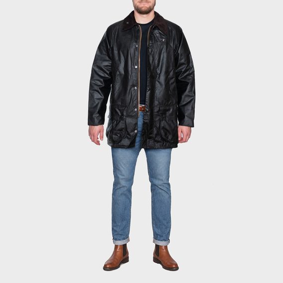 Náš model měří 182 cm a má na sobě bundu velikosti 40/M.