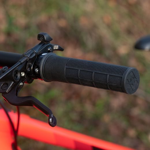 GRIPY DRIVER MTB LOCK-ON SE ŠROUBOVACÍMI OBJÍMKAMI, OXFORD (ČERNÁ, DÉLKA 130 MM, 1 PÁR)