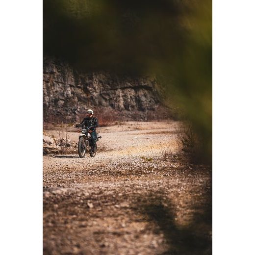 PŘILBA ESO FORTY NINE, CASSIDA (KRÉMOVÁ/ČERNÁ) 2026