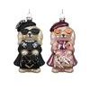 Vánoční skleněná ozdoba psí dáma v outfitu 1ks, 7,2x6,8x12,6cm
