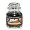 Yankee Candle Classic vonná sviečka Black Coconut 104 g