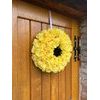 Dekorace věnec na dveře růže žlutý, 45 cm