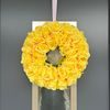 Dekorace věnec na dveře růže žlutý, 45 cm