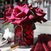 Côte Noire - Herringbone kytica 5 ruží s parfémami Red Roses v červenej váze